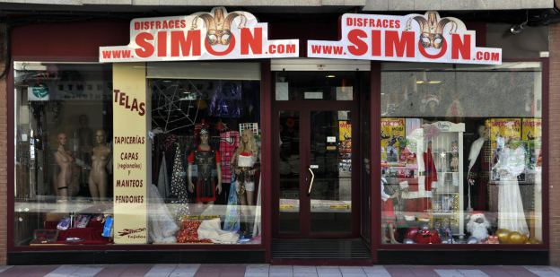 Fachada de la tienda de Disfraces Simón